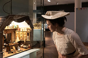 Blick in aktuelle rem-Ausstellungen: Kinderträume (© rem, Foto: Rebecca Kind)
