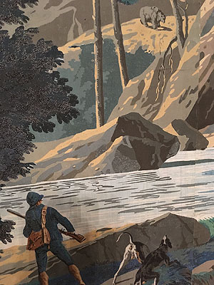 Beobachtet er nur oder wird er gleich schießen? Jäger und Bär auf der Panoramatapete in Schloss Schwetzingen, 1803. Foto: kulturer.be