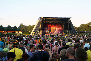 Musik im Park auf der Open-Air-Bühne. Foto: provinztour gmbh