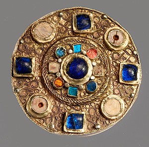 Goldscheibenfibel aus Wittersheim, Grab 4.