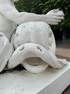 Figur des Wassers aus der Reihe der 4 Elemente: Der Fisch 