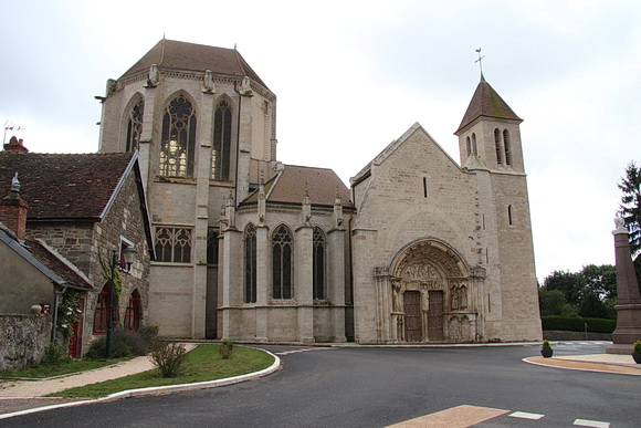 Ehemalige Walfahrtsirche St. Thibaut, Ansicht vom Platz aus