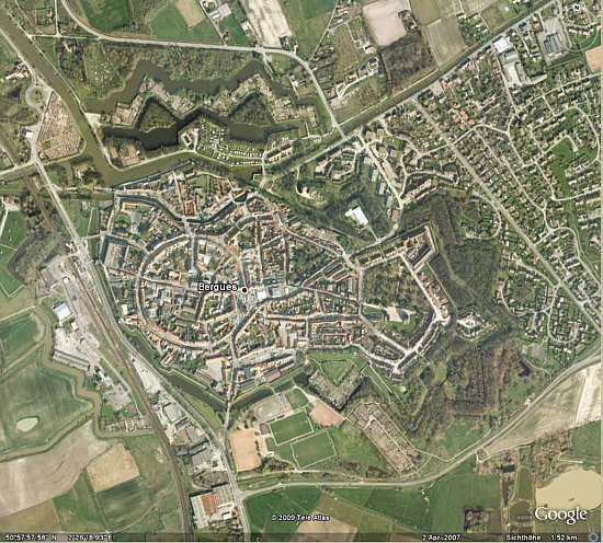 Bergues - Satellitenbild © Google Earth